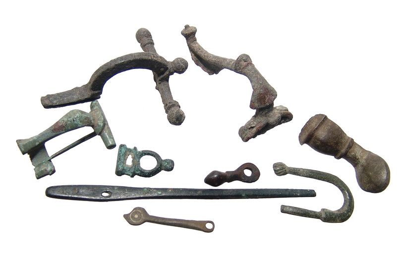 A group of Roman bronze fibulae and artifacts