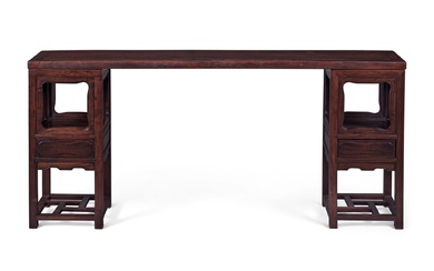 A 'hongmu' pedestal table (Jiaji'an), Qing dynasty, 19th century | 清十九世紀 紅木架几案
