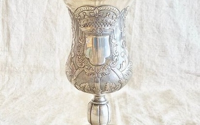 A magnificent large Kiddush goblet with matching plate- .833 silver - Jewish Portugal silversmith- Portugal - 20th century