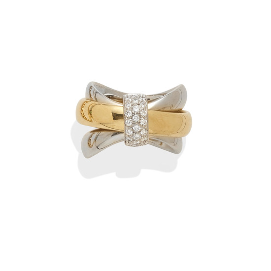 A pave diamond harem ring