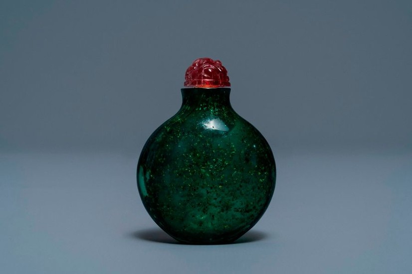 A rare Chinese biotite sandwiched green glass snuff...