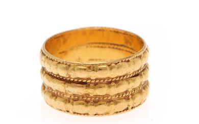 A ring of 21.6k gold. Size app. 52. Weight app. 7 g.