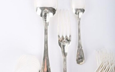 A silver dinner service with a lightly violin-embellished netted handle comprising twelve place settings and ten teaspoons.