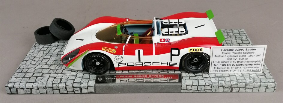 AUTO ART - Porsche 908/02 Spyder Ecurie : Porsche Salzburg moteur 8 cylindres à plat...