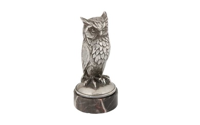 An Elizabeth II sterling silver model of an owl, London 1974 by Leslie Gordon Durbin (1913-2005)