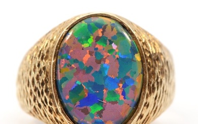 An unmarked 9ct gold and black opal doublet/triplet gentlema...