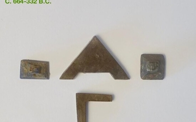 Ancient Egyptian Hematite and lapis lazuli - Rare amulets: plummet, set square, pyramid-shaped seals. - (4)