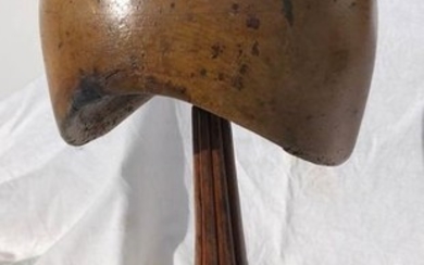 Ancient hat holder - Wood