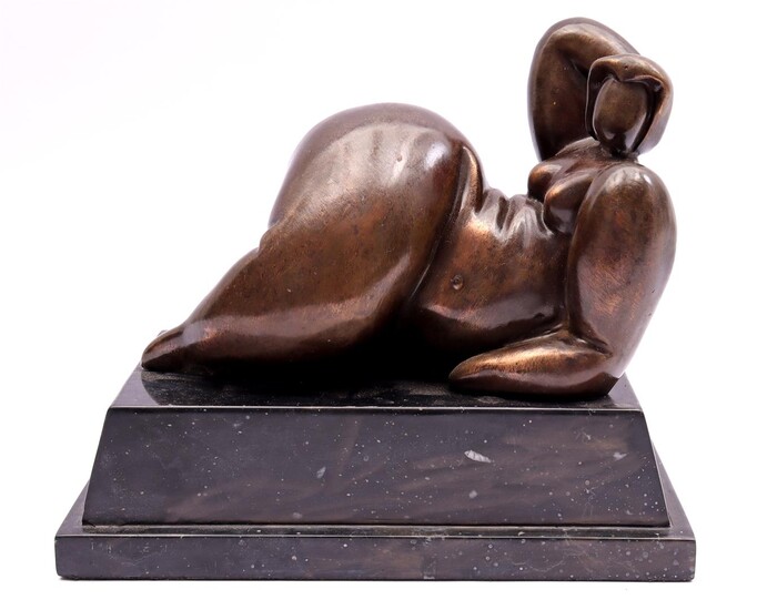 (-), Anonymous, decorative bronze statue of a reclining...