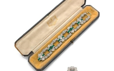 Art Deco set, comprising: - an articulated ribbon bracelet in openwork platinum (850â€°)
