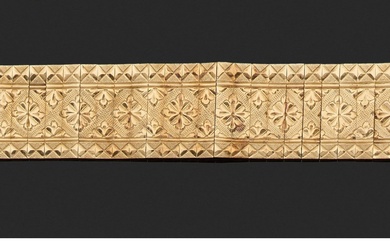 Bracelet ruban articulé en or jaune 585 millièmes, les maillons gravés à décor fleurettes. Long....