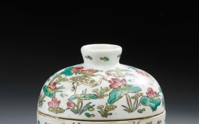 CHINE Pot couvert en porcelaine à décor... - Lot 51 - Delon - Hoebanx