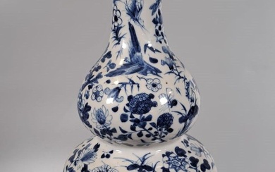 CHINE Vase double gourde en porcelaine bleu... - Lot 51 - Osenat