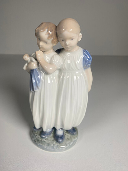 CHRISTIAN THOMSEN. Porcelain figurine from the Royal Copenhagen manufactory, siblings with doll, 2. H. 20. Century.