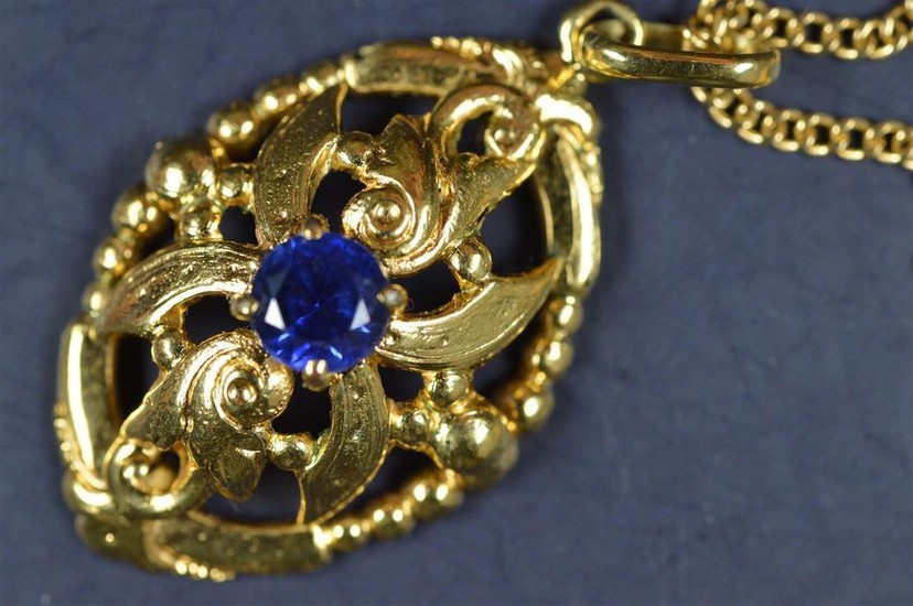 COLLIER or avec pendentif pierre bleue poids 8.2 g