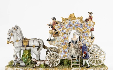 Capodimonte, calèche de taille exceptionnelle avec deux chevaux, porcelaine polychrome. Décorée avec des robes en...