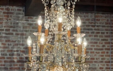 Chandelier, richly decorated, with 10 arms, in gilded bronze and crystals