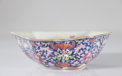 Chine coupe en porcelaine à décor floral