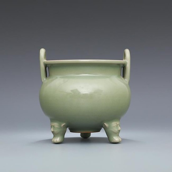 Chinese Longquan Kiln Porcelain Tripod Censer