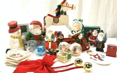 Collectible Christmas Decor & Accessories