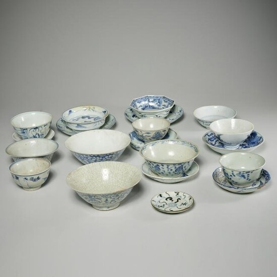 Collection (20) Chinese blue & white porcelains