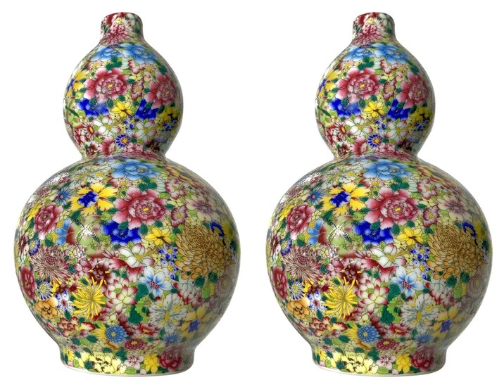 Coppia di piccoli vasi cinesi a doppia zucca decorati nello stile ”mille...