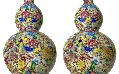 Couple of small double-gourd vases finely decorated in