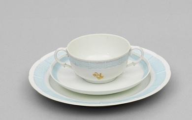 Couvert de table avec décor bleu clair en relief 2 pièces ; tasse à soupe...