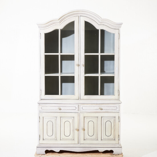 DISPLAY CABINET, rococo style, second half of the 20th century, painted, upper part with glazed doors.