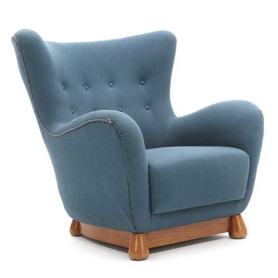 Danish cabinetmaker: Easy chair with patinated oak legs. Sides, seat and back fitted with buttons upholstered with blue wool.