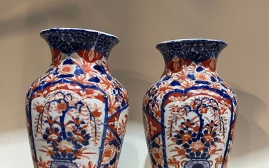 Dans le goût du Japon. Vase en porcelaine... - Lot 151 - Kâ-Mondo