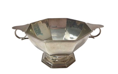 Early George V silver twin handled bowl of octagonal form, with reeded border