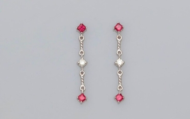 Earrings in white gold, 750 MM, each adorned with two square rubies, 30 x 4 mm, weight: 2.8gr. gross.