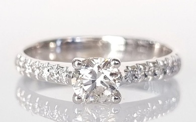 Engagement ring - White gold - 0.64ct. Round Diamond