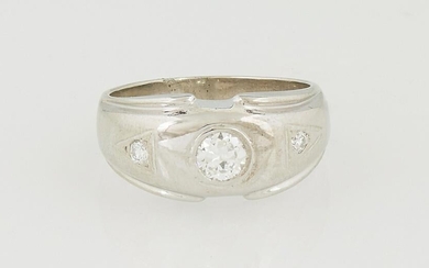 Gentleman's 14K White Gold Dinner Ring, the tapering