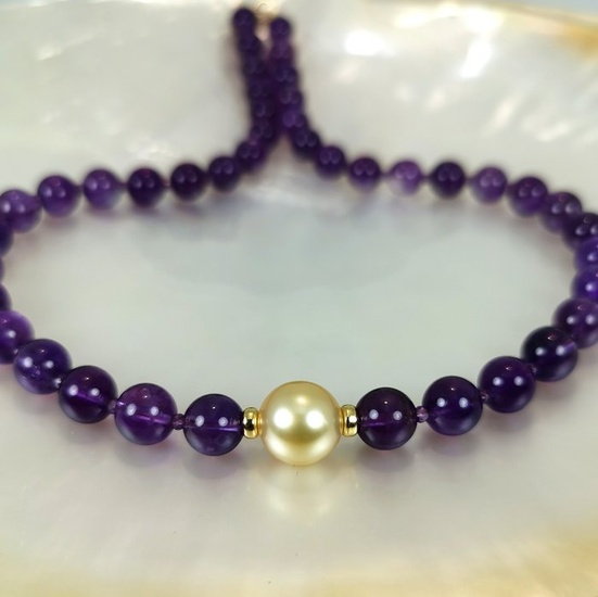 Golden Southsea RD Ø 11x12 mm - 18 kt. Yellow gold - Necklace South Sea Pearl - Amethysts