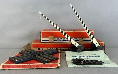 Group of 3 Lionel O Scale Gates and Crossing