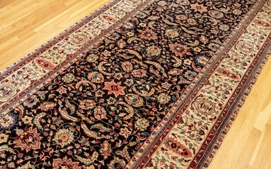 Hand Knotted Wool Carpet - Wide Runner - 60" X 180" Or 5' X 15'1