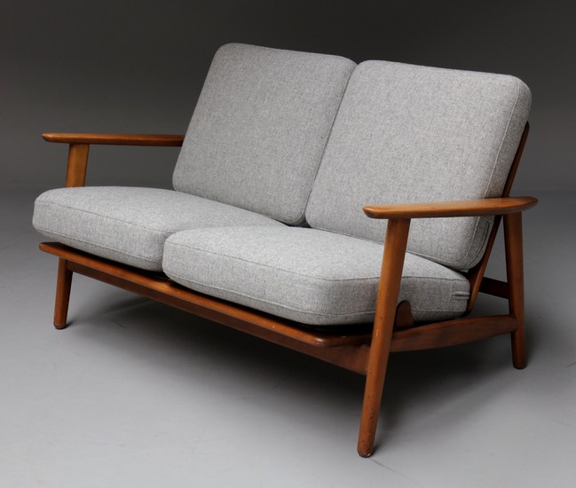 Hans J. Wegner. Two-seater freestanding sofa, Model 233/2