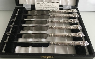 Knife, cased Sterling silver Handled queens patterned tea knife set(6) - Silver - U.K. - 1973