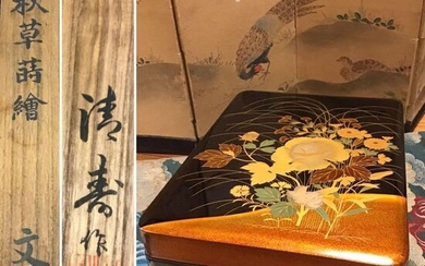 Lacquer ware/Urushi ware - Lacquered wood - 秋草蒔絵 - Akikusa Makie - Japan - Taishō period (1912-1926)