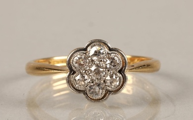 Ladies 18ct yellow gold diamond daisy cluster ring, ring siz...
