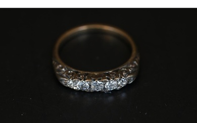 Ladies White metal Diamond set ring of 6 stones Size I. 2.8g...