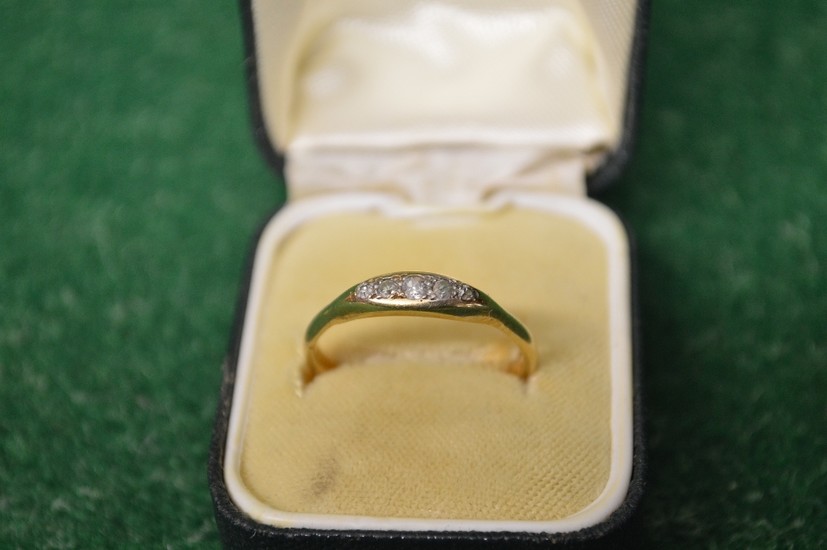 Ladies gold ring set with five diamonds, mark worn