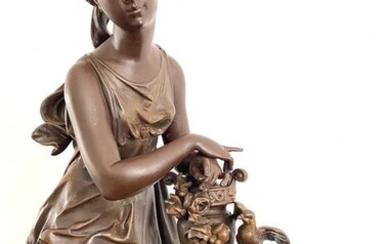 Large and detailed double statue "Elegant female figure and putto" - 48cm high - Zinc alloy with bronze-colored patina - Circa 1900 - No Reserve Price