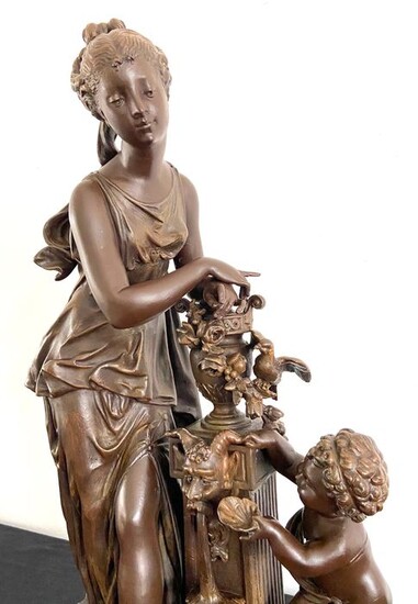 Large and detailed double statue "Elegant female figure and putto" - 48cm high - Zinc alloy with bronze-colored patina - Circa 1900 - No Reserve Price