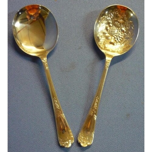 Large pair of Sheffield 1894 silver hallmarked fruit serving...
