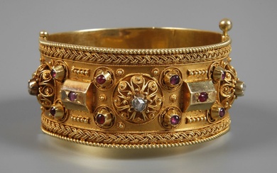 Magnifique bracelet en or daté 1820, or jaune testé 750/1000, bracelet historisant d'environ 30 mm...