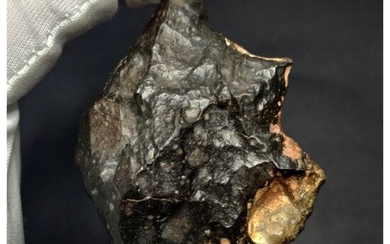 Nicely Shaped R3 Rumuruti Chondrite Meteorite - 141.8 g