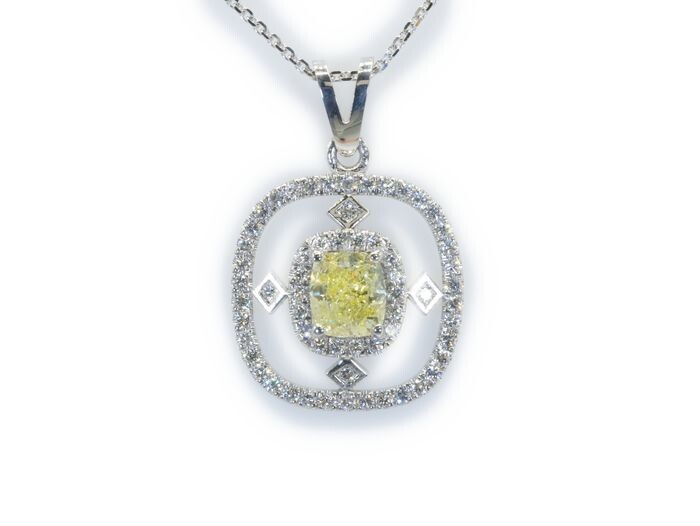 No Reserve Price-- - 18 kt. White gold - Necklace with pendant - 0.71 ct Diamond - Diamonds